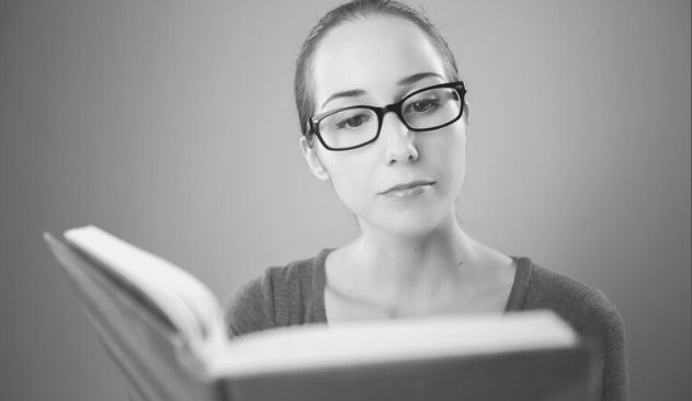 Featured Images - Woman reading a book - image from Pixabay