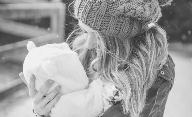 Featured Image - Mother holding a baby. Image from Pixabay