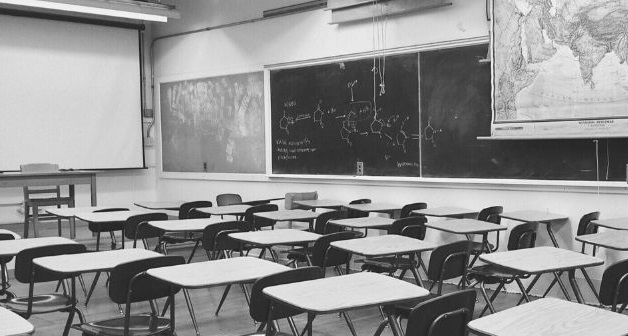 Featured Image - Empty school classroom. Image from Pixabay