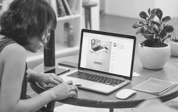 Featured Image - Round up articles. Woman looking at websites on a laptop. Image from Pixabay