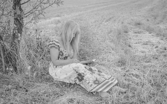 Featured Image - Adult woman reading in a field