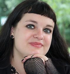 Photo of Author Anna Mocikat